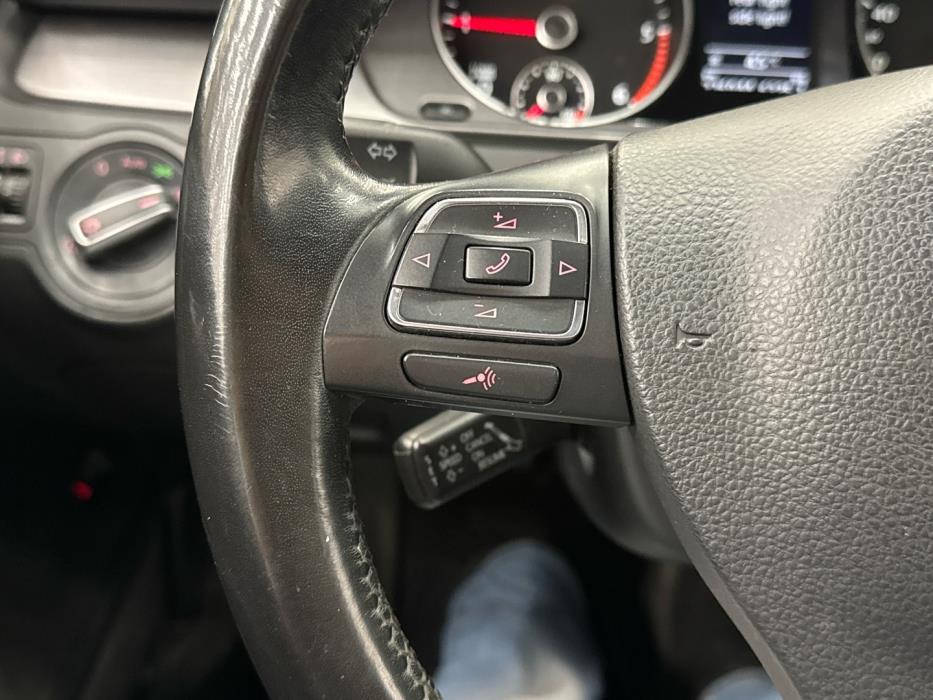 VOLKSWAGEN Passat 2011