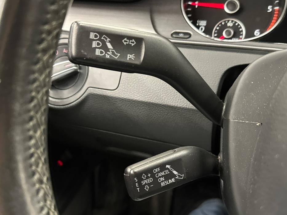 VOLKSWAGEN Passat 2011