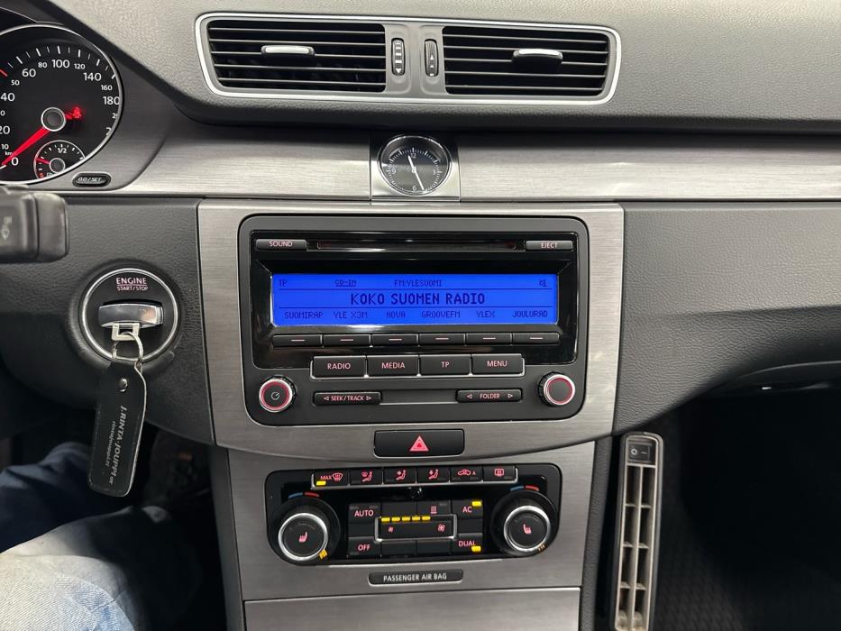 VOLKSWAGEN Passat 2011