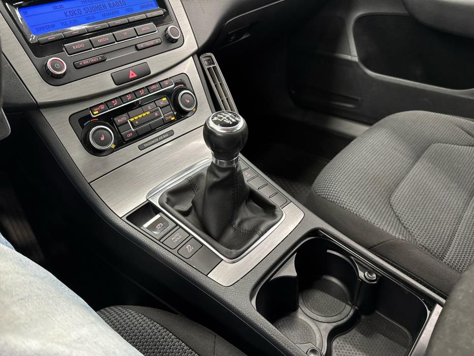 VOLKSWAGEN Passat 2011