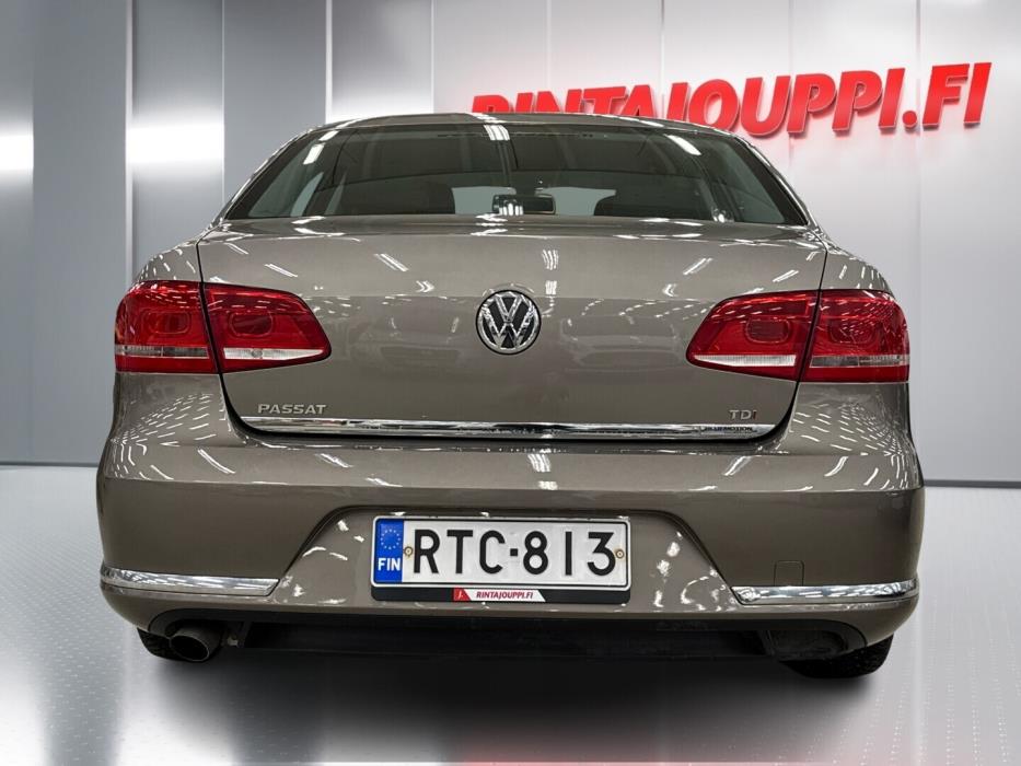 VOLKSWAGEN Passat 2011