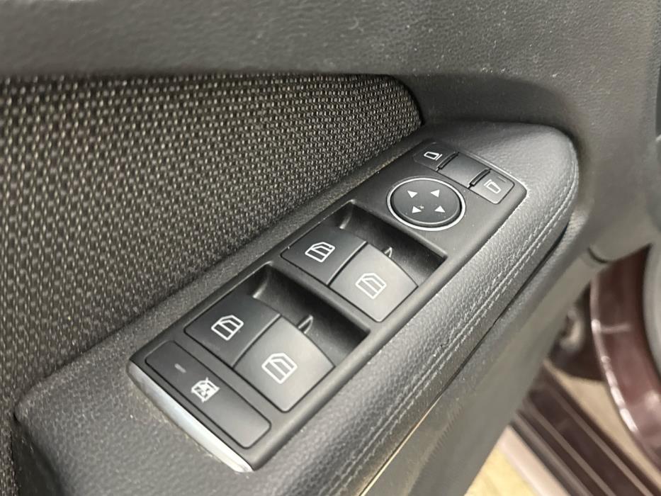 MERCEDES-BENZ E 2011