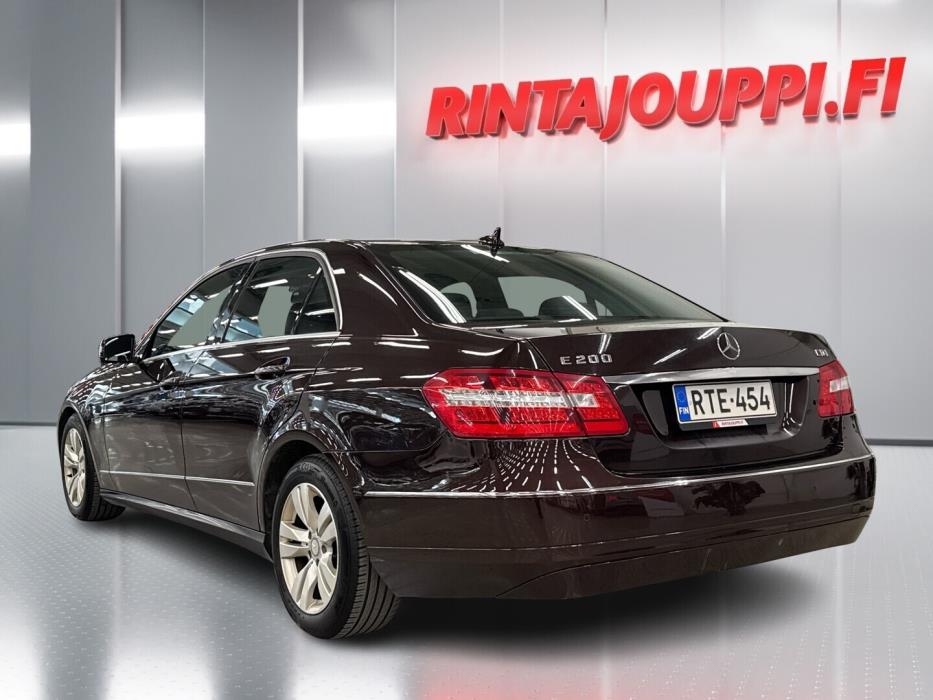 MERCEDES-BENZ E 2011