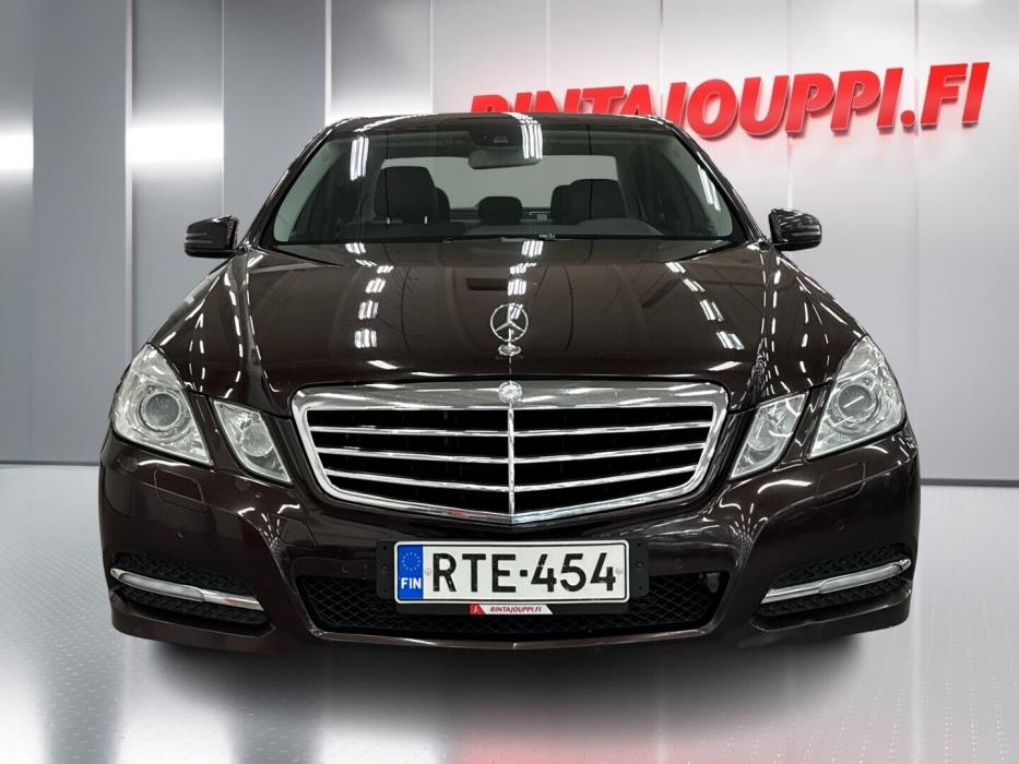 MERCEDES-BENZ E 2011