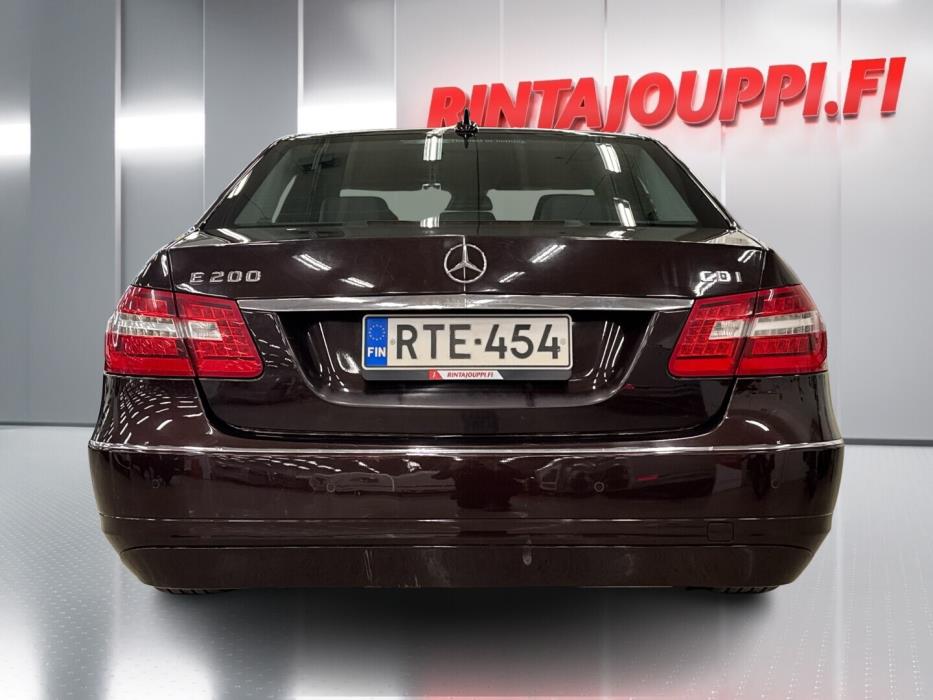 MERCEDES-BENZ E 2011