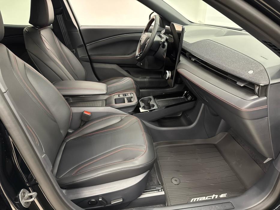 FORD Mustang Mach-E 2025