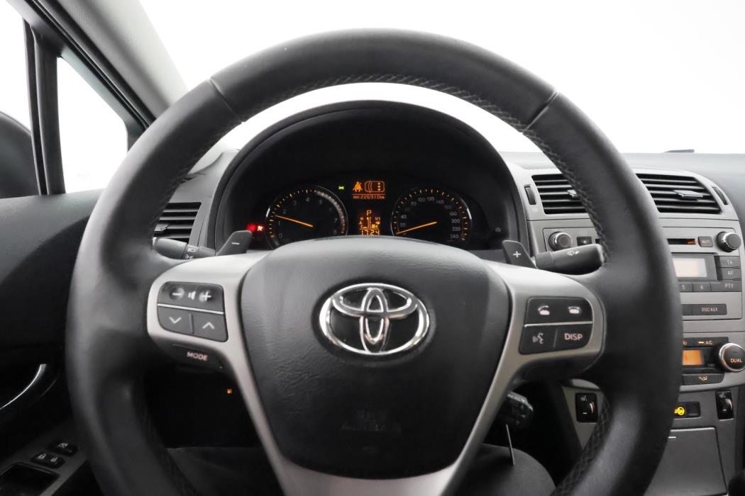 TOYOTA Avensis 2010