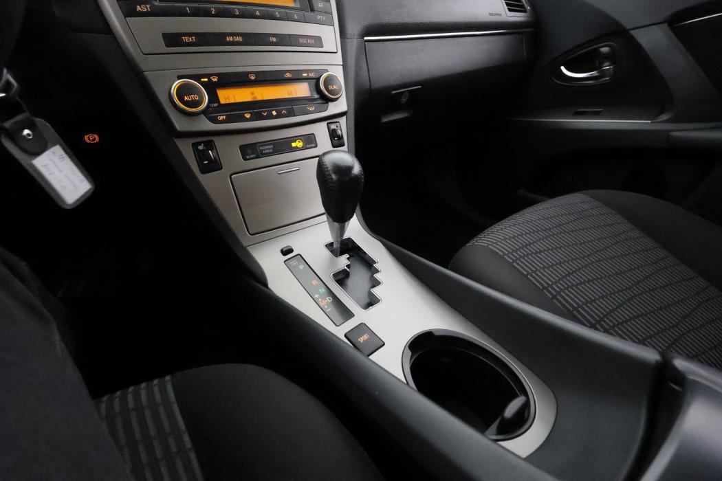 TOYOTA Avensis 2010