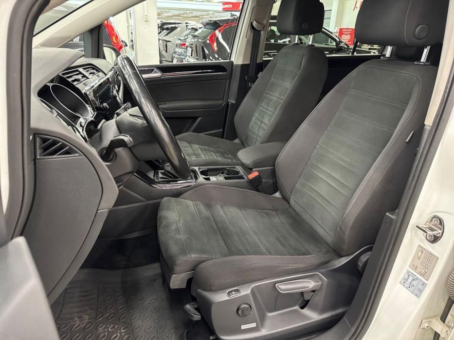 VOLKSWAGEN Touran 2017