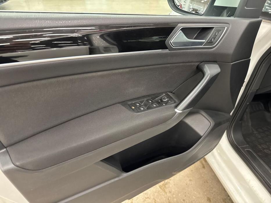 VOLKSWAGEN Touran 2017