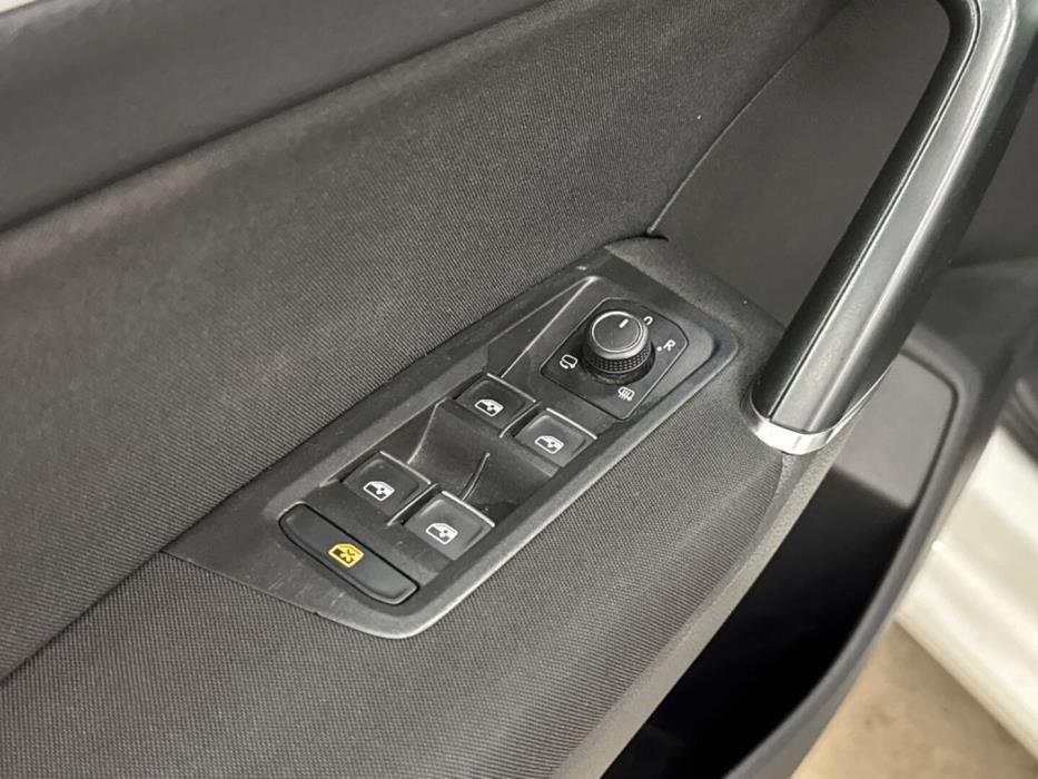 VOLKSWAGEN Touran 2017