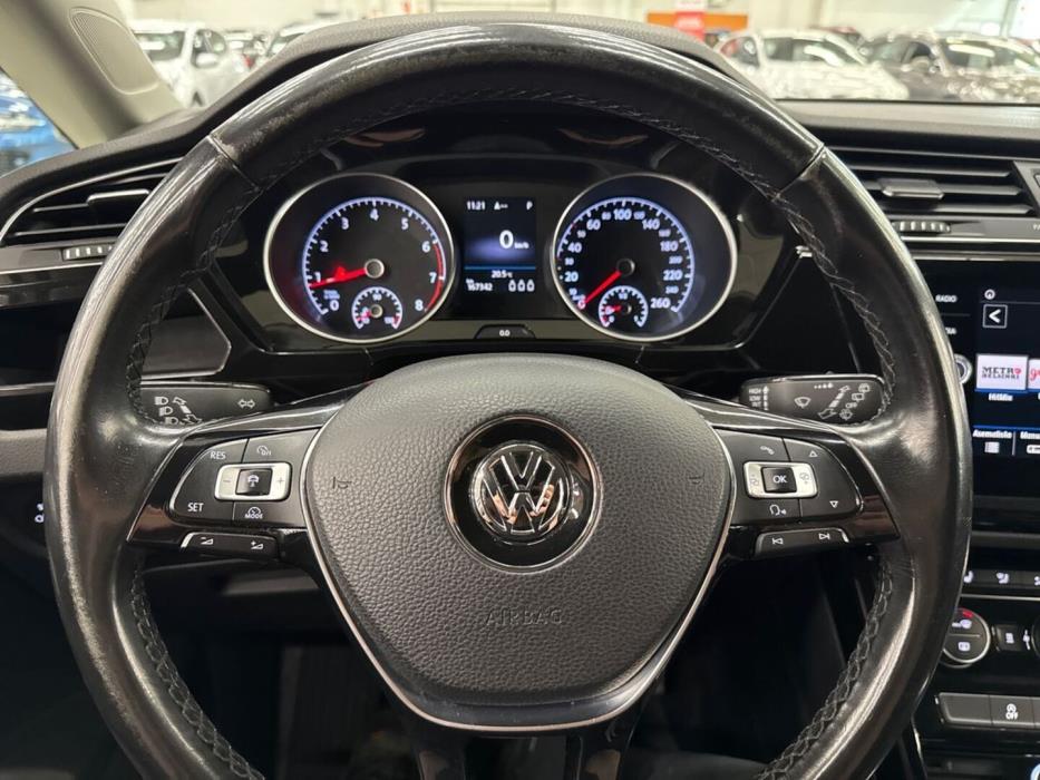 VOLKSWAGEN Touran 2017