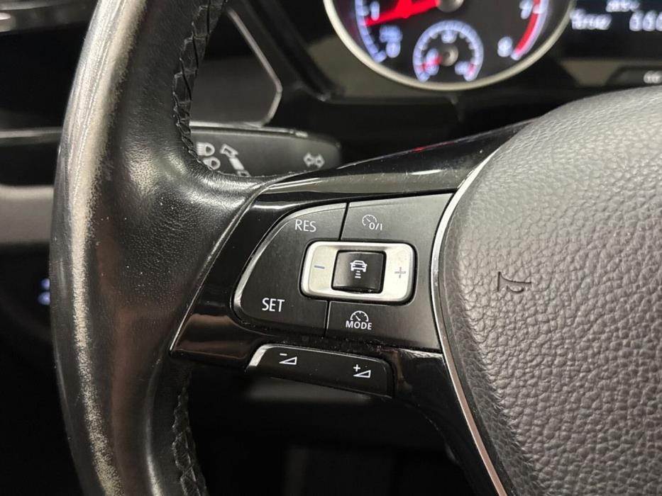 VOLKSWAGEN Touran 2017