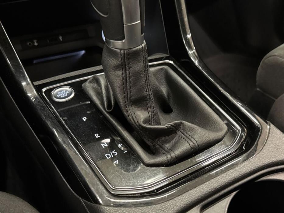 VOLKSWAGEN Touran 2017