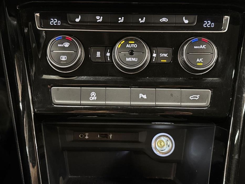 VOLKSWAGEN Touran 2017