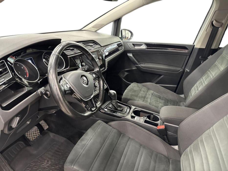 VOLKSWAGEN Touran 2017