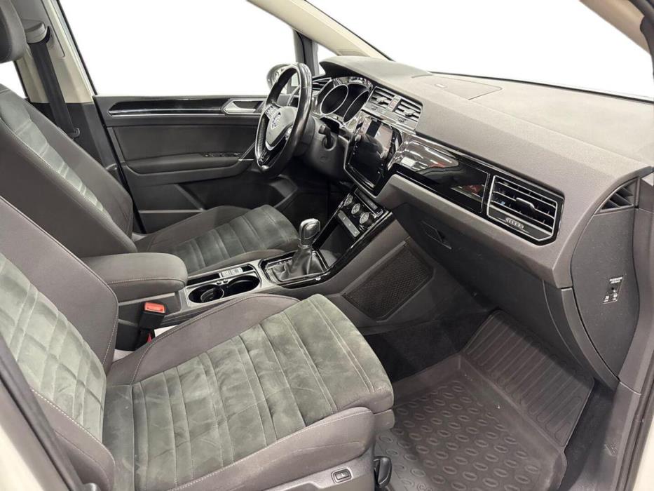 VOLKSWAGEN Touran 2017