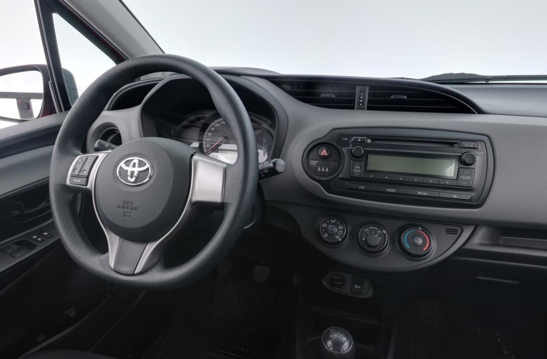 TOYOTA Yaris 2016