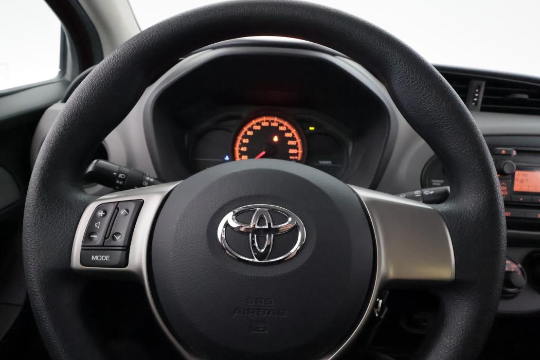 TOYOTA Yaris 2016