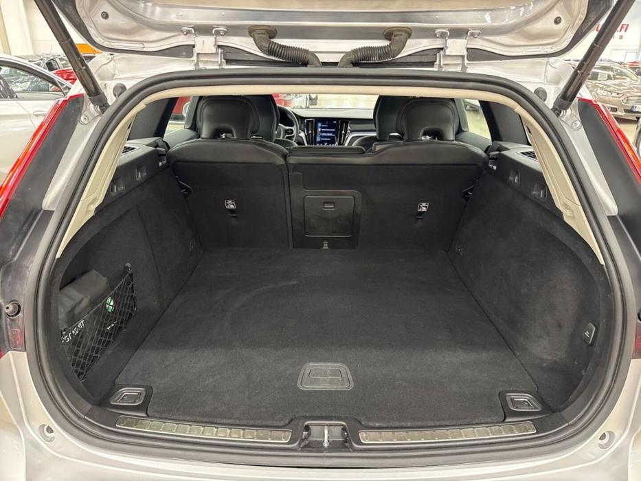 VOLVO V60 2020