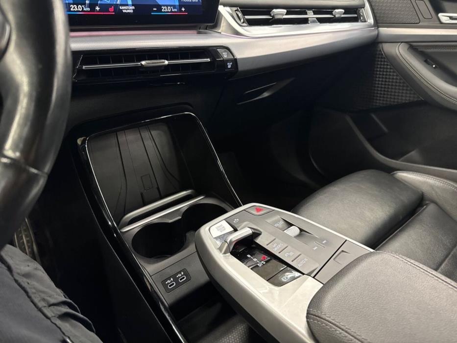BMW 225 2023
