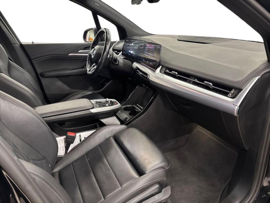 BMW 225 2023