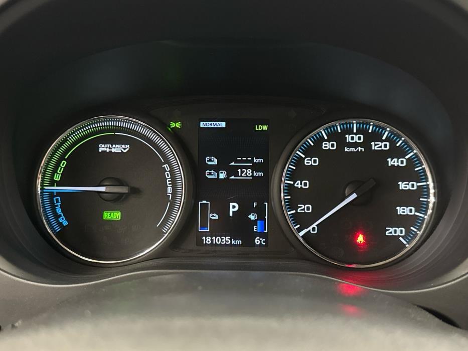 MITSUBISHI Outlander PHEV 2018