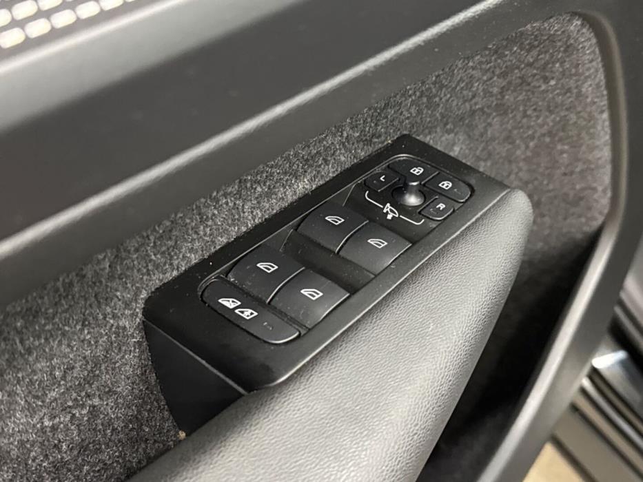 VOLVO XC40 2022