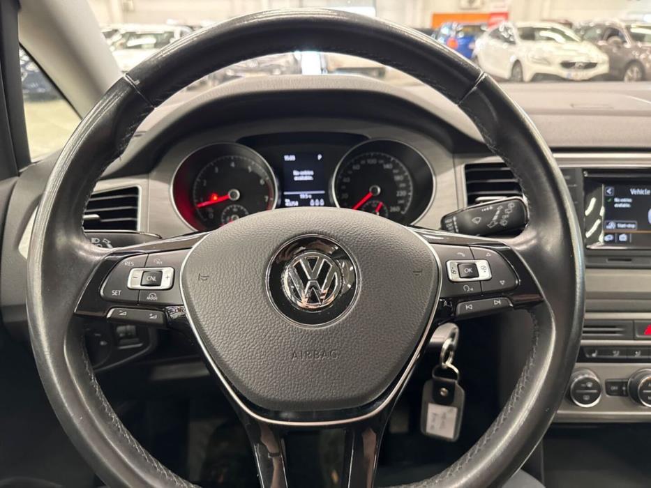 VOLKSWAGEN Golf Sportsvan 2014