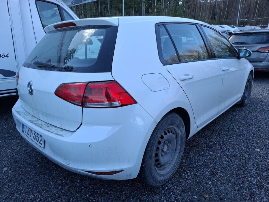 VOLKSWAGEN Golf 2016