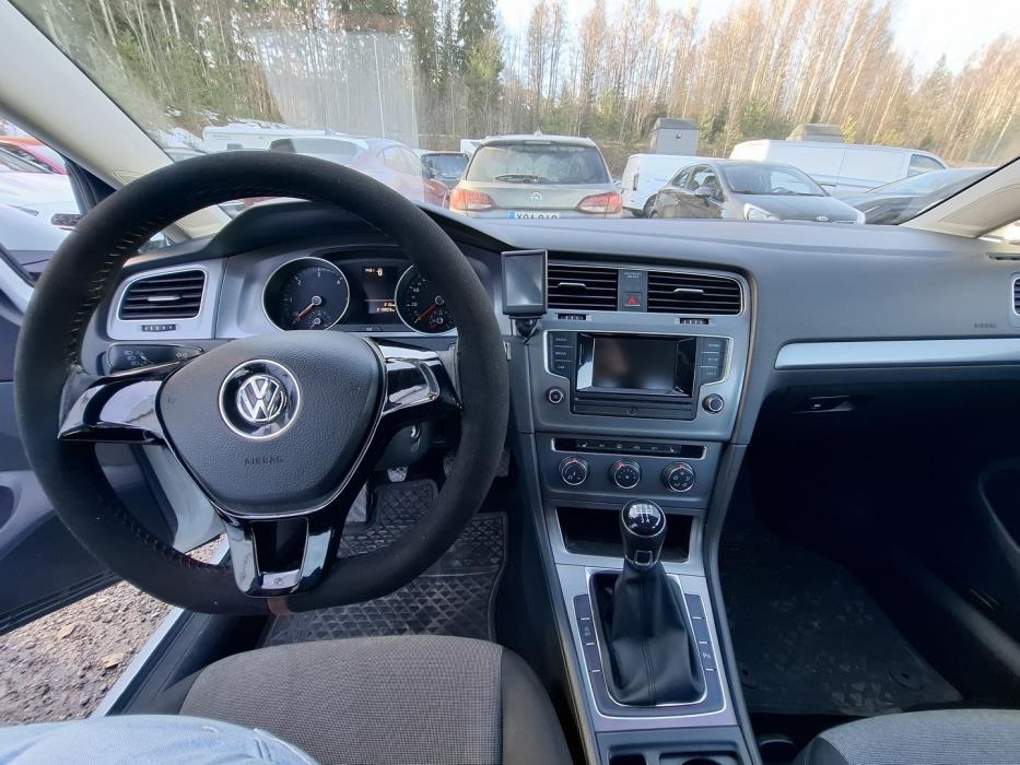 VOLKSWAGEN Golf 2016