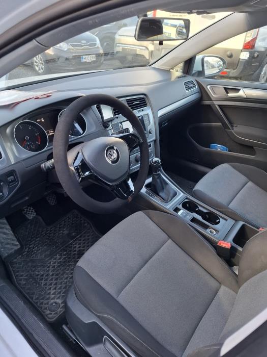 VOLKSWAGEN Golf 2016