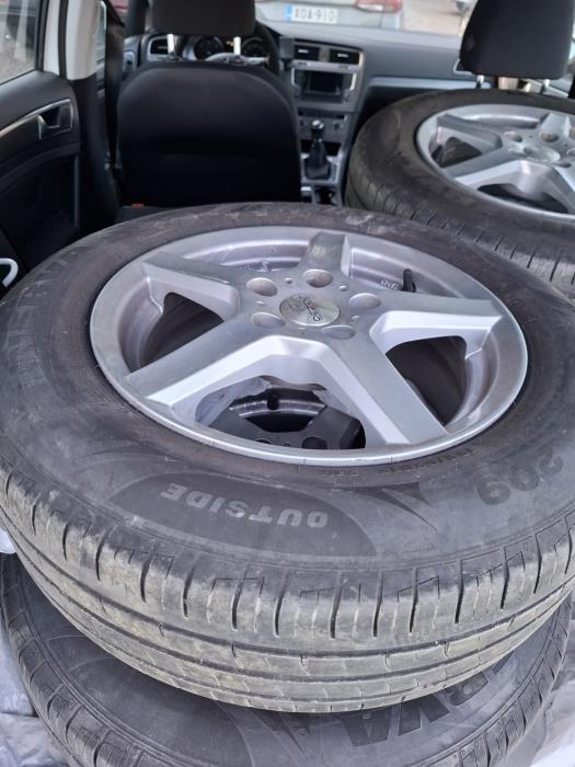 VOLKSWAGEN Golf 2016