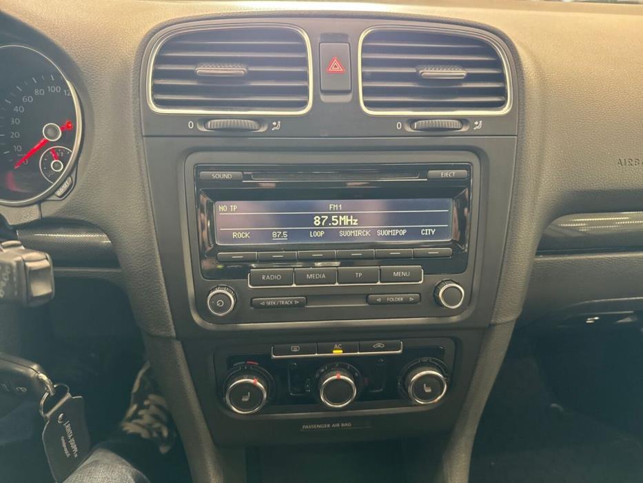VOLKSWAGEN Golf 2011
