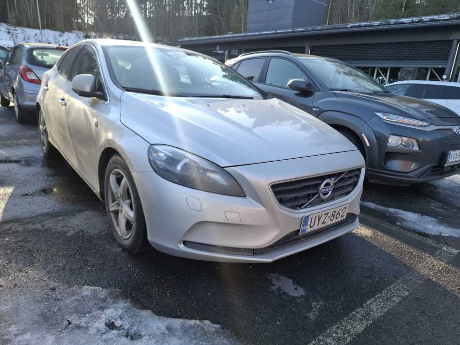 VOLVO V40 2015