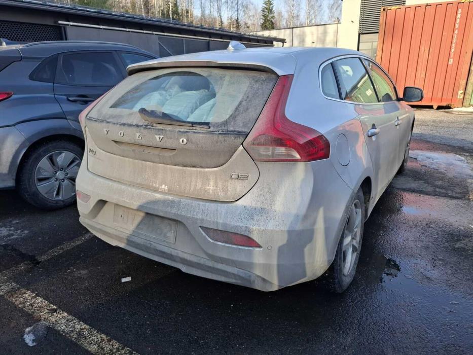 VOLVO V40 2015