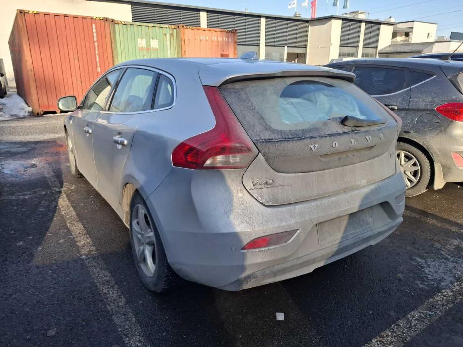 VOLVO V40 2015