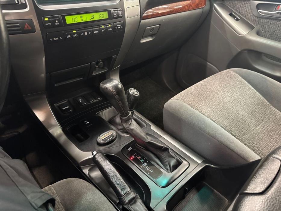 TOYOTA Land Cruiser 2003