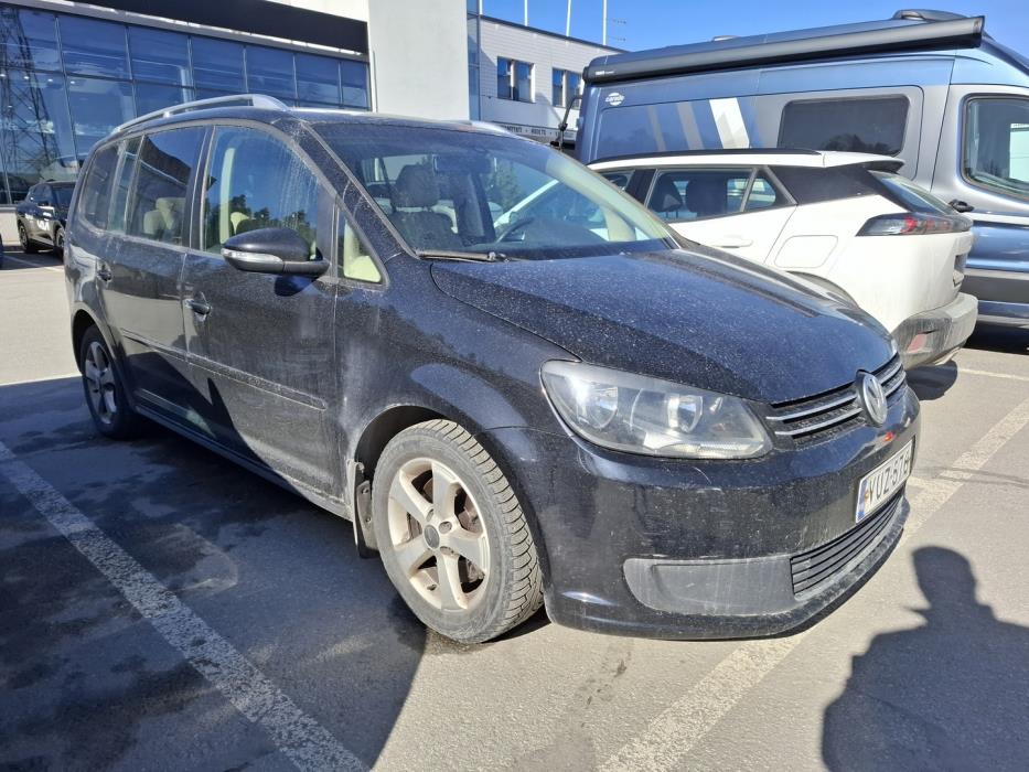 VOLKSWAGEN Touran 2012