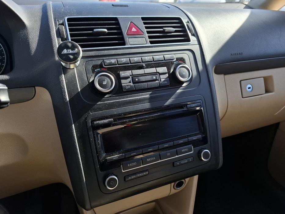 VOLKSWAGEN Touran 2012