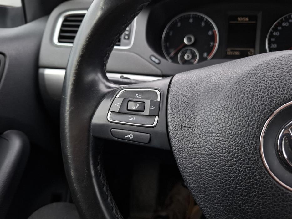 VOLKSWAGEN Jetta 2012