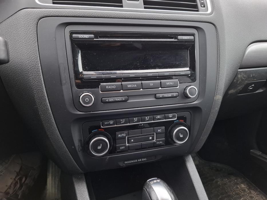 VOLKSWAGEN Jetta 2012