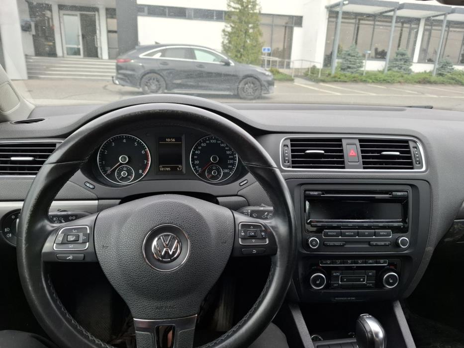 VOLKSWAGEN Jetta 2012