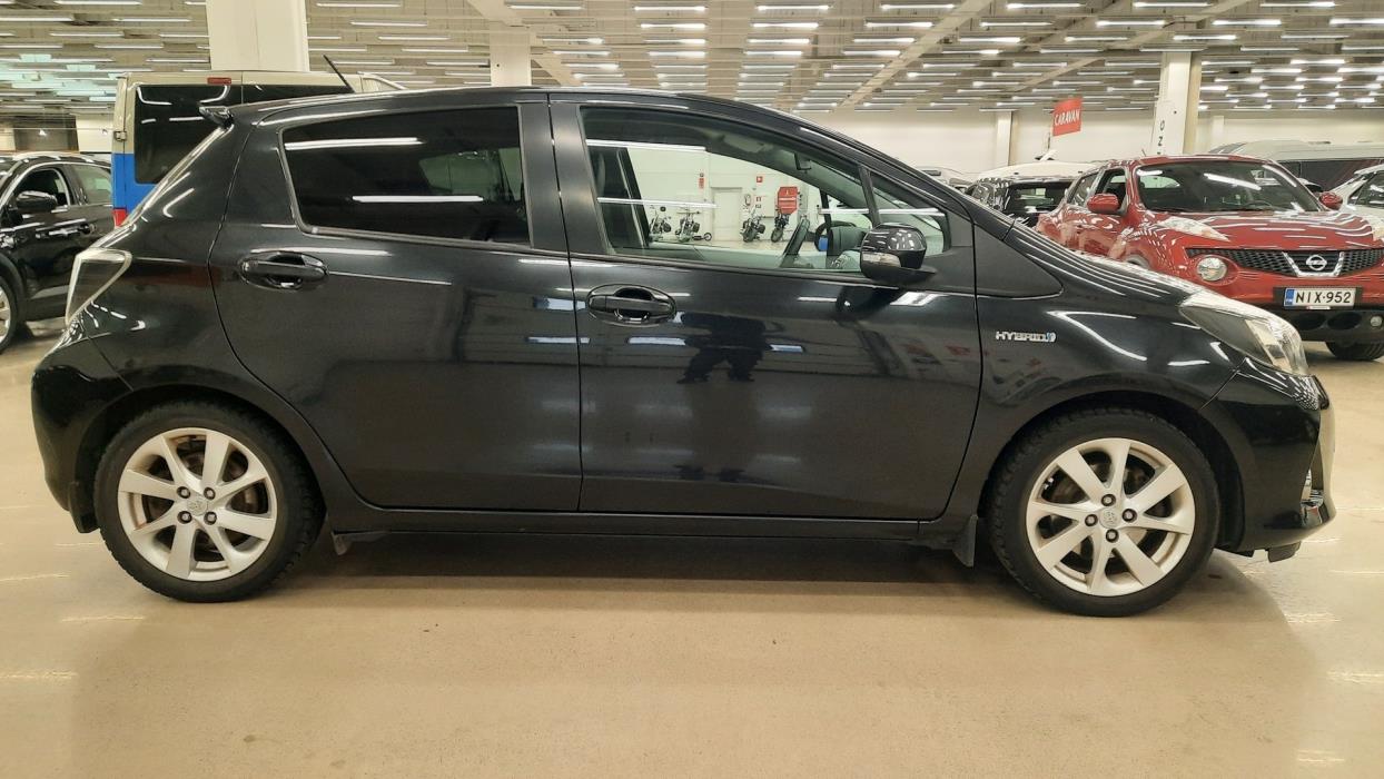 TOYOTA Yaris 2013