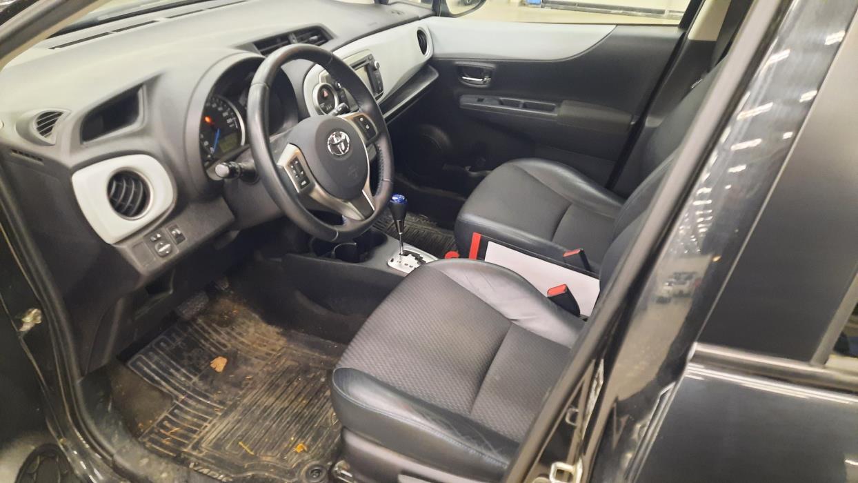 TOYOTA Yaris 2013