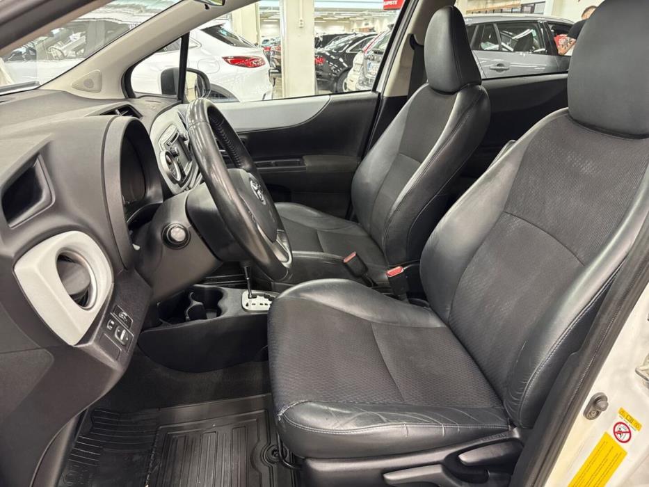 TOYOTA Yaris 2014