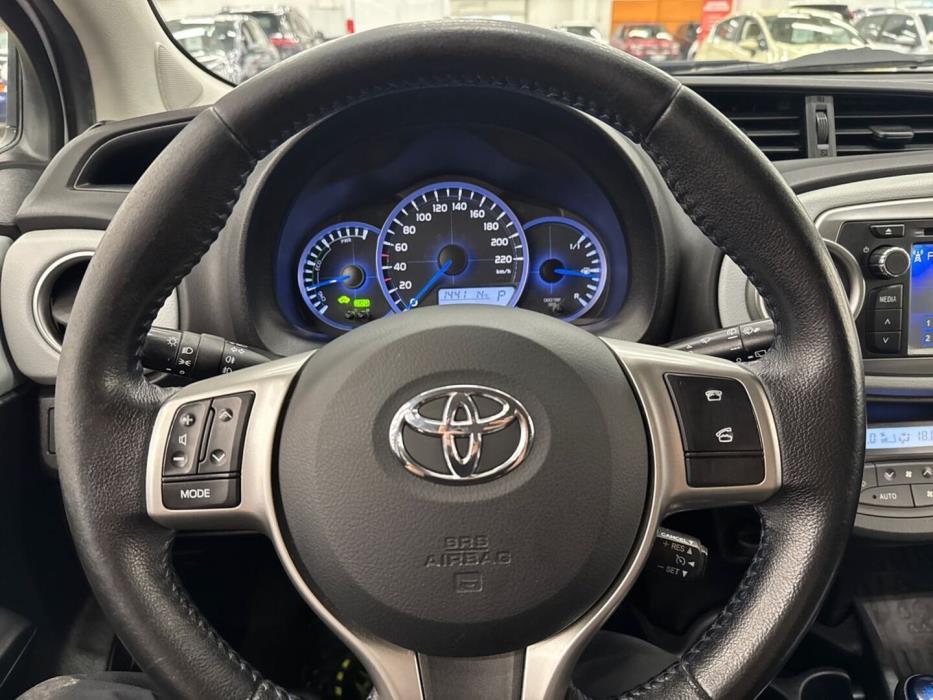 TOYOTA Yaris 2014
