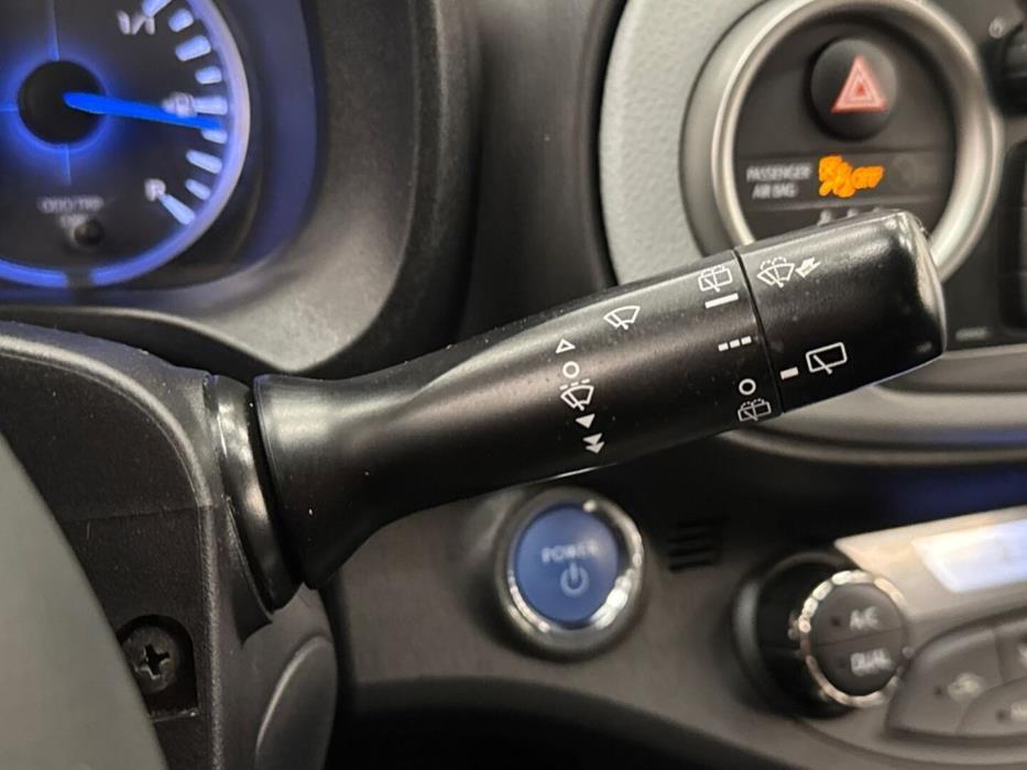 TOYOTA Yaris 2014