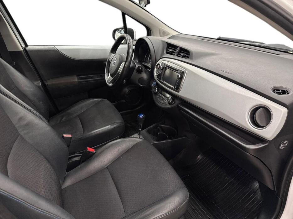 TOYOTA Yaris 2014