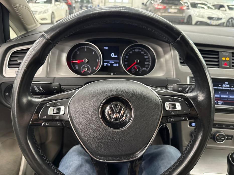 VOLKSWAGEN Golf 2014